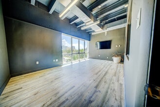 301 Arthur Godfrey Rd, Miami Beach, FL for lease Interior Photo- Image 2 of 8