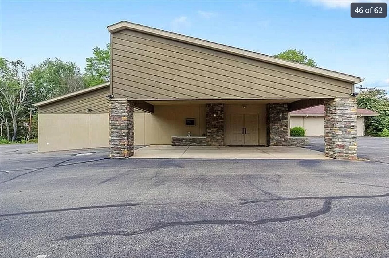 5822 Irishtown Rd, Bethel Park, PA 15102