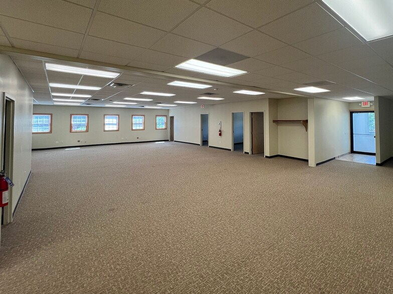 425 Grant Ave, Auburn, NY for lease - Interior Photo - Image 2 of 2