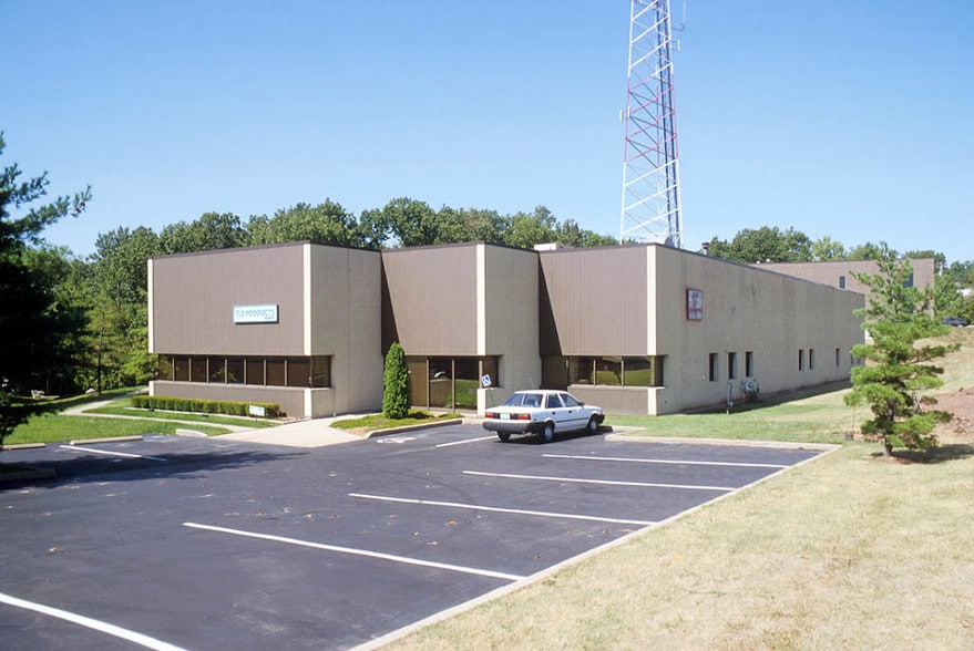 2301-2305 Millpark Dr, Maryland Heights, MO for lease - Primary Photo - Image 1 of 3