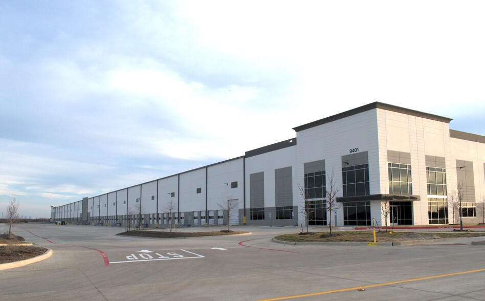 9401 Hemphill St, Fort Worth, TX for lease - Building Photo - Image 3 of 13