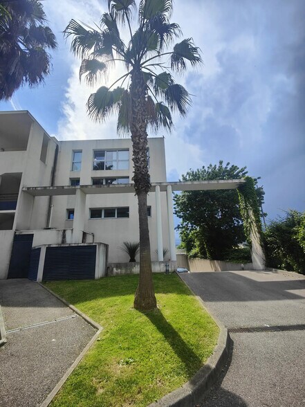 Office in Cannes for sale - Building Photo - Image 1 of 8