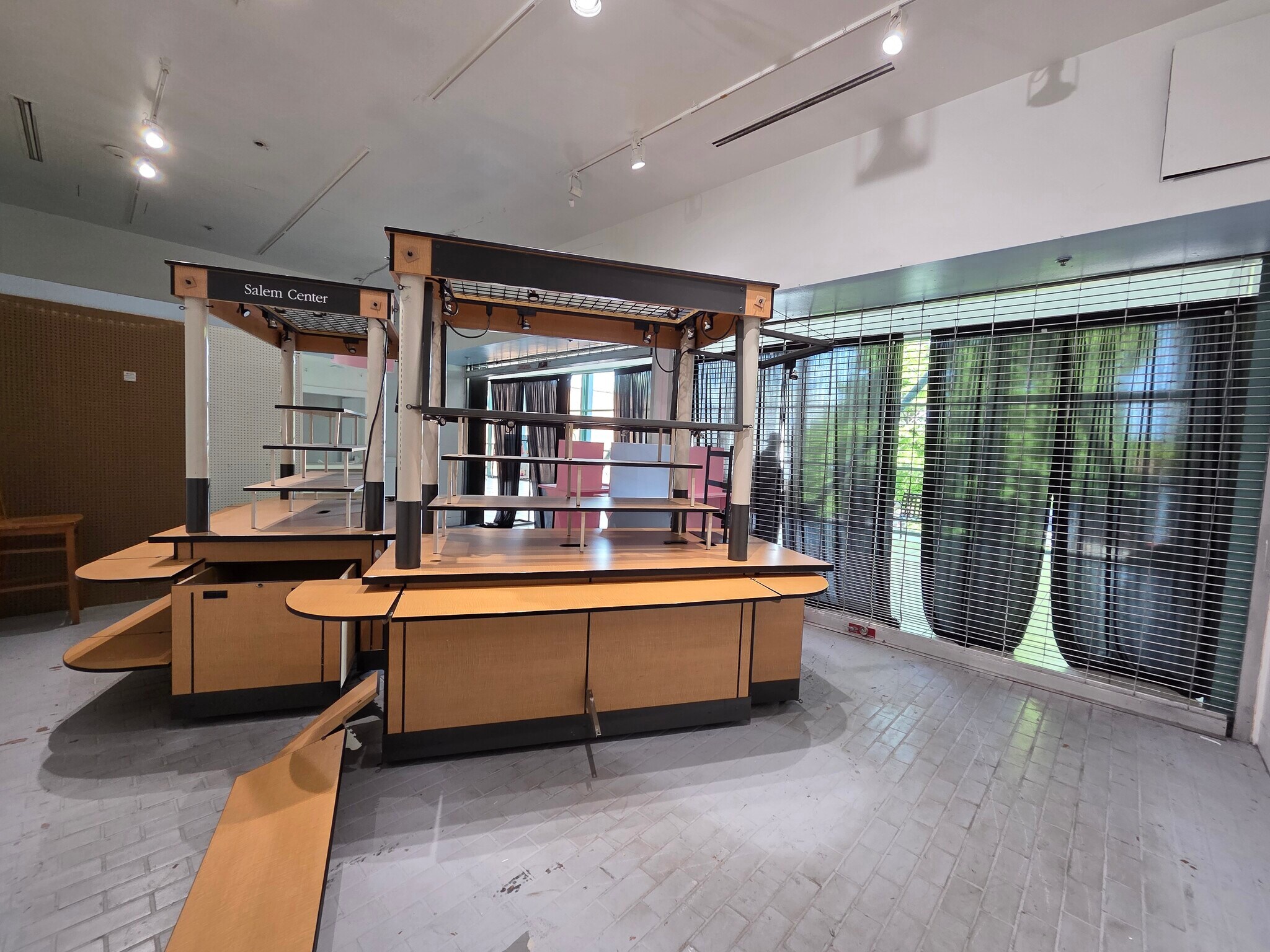 401 Center St NE, Salem, OR for lease Interior Photo- Image 1 of 4