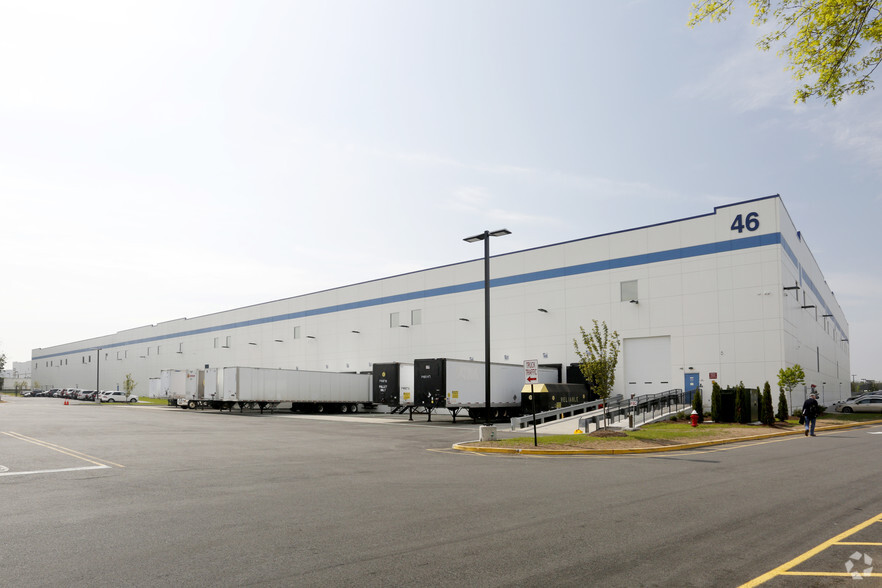 46 Meadowlands Pky, Secaucus, NJ for lease - Building Photo - Image 1 of 9