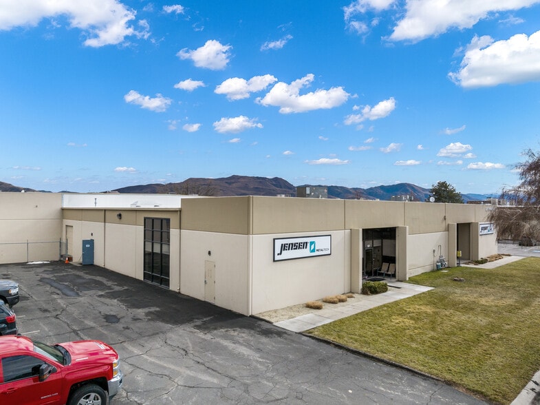 521-527 Dunn Cir, Sparks, NV for lease - Primary Photo - Image 1 of 8