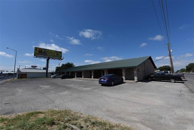408 Veterans Blvd, Del Rio, TX for sale - Primary Photo - Image 1 of 1