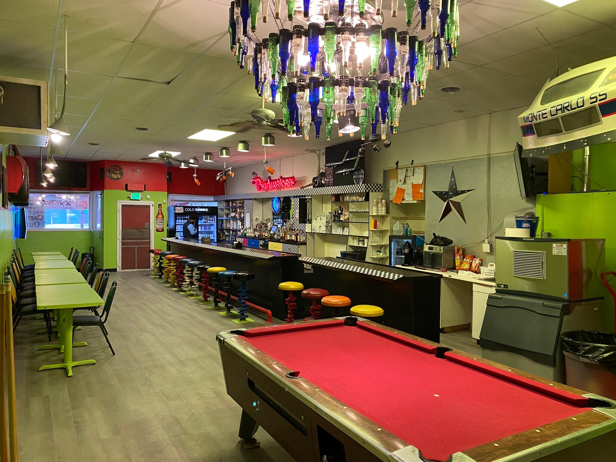 405 S Main St, Jonesboro, IN 46938 Green Bar