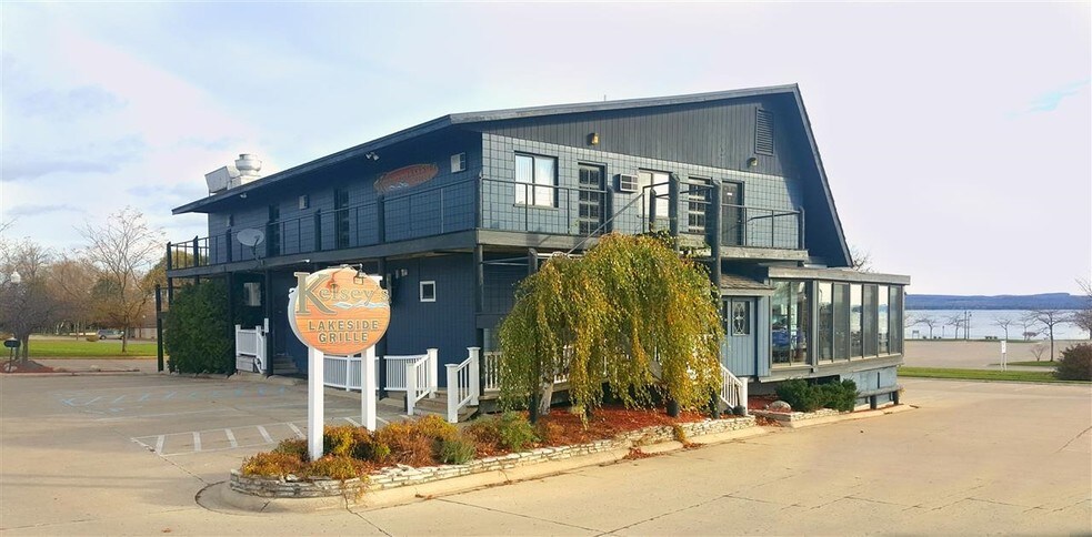 230 Ferry Ave, Charlevoix, MI for sale - Primary Photo - Image 1 of 1