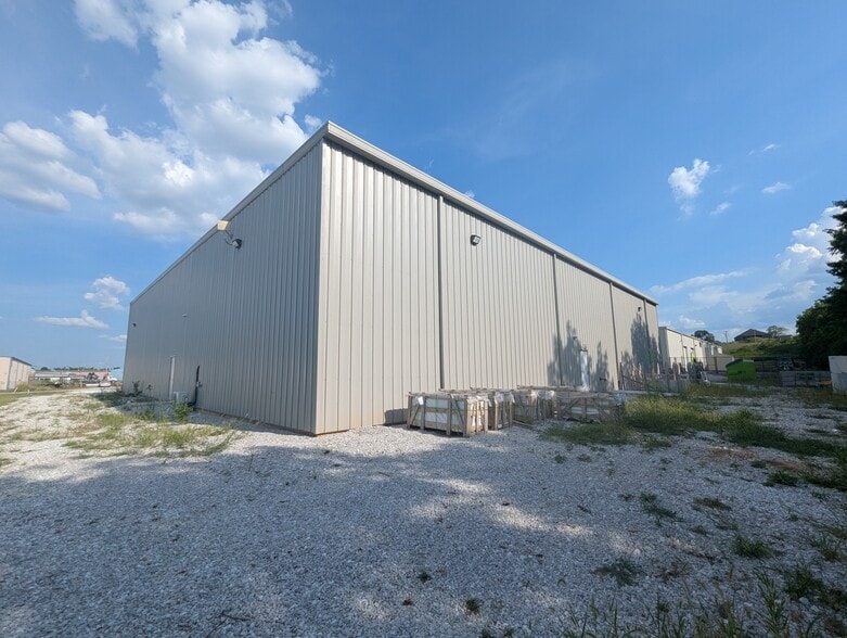 2141 N Bristol Ln, Nixa, MO for sale - Building Photo - Image 2 of 2