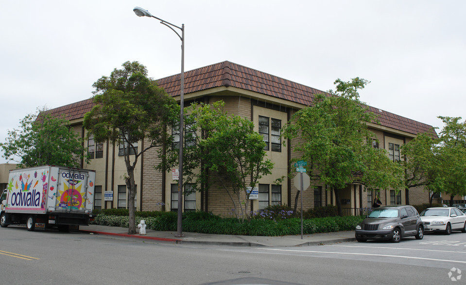 303-325 W Joaquin Ave, San Leandro, CA for sale - Building Photo - Image 2 of 5