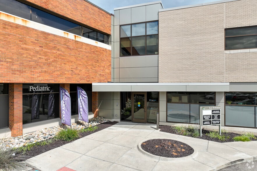 23133 Orchard Lake Rd, Farmington, MI for lease - Building Photo - Image 2 of 5