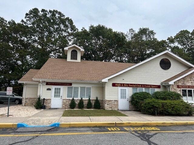 4474 Middle Country Rd, Calverton, NY for lease Building Photo- Image 1 of 21