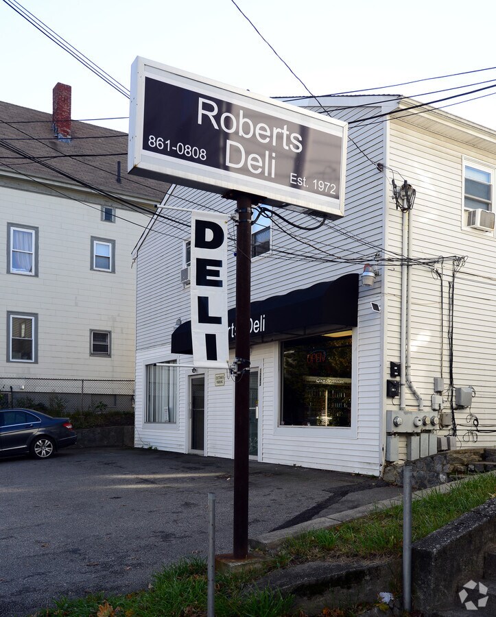 1282 Chalkstone Ave, Providence, RI 02908