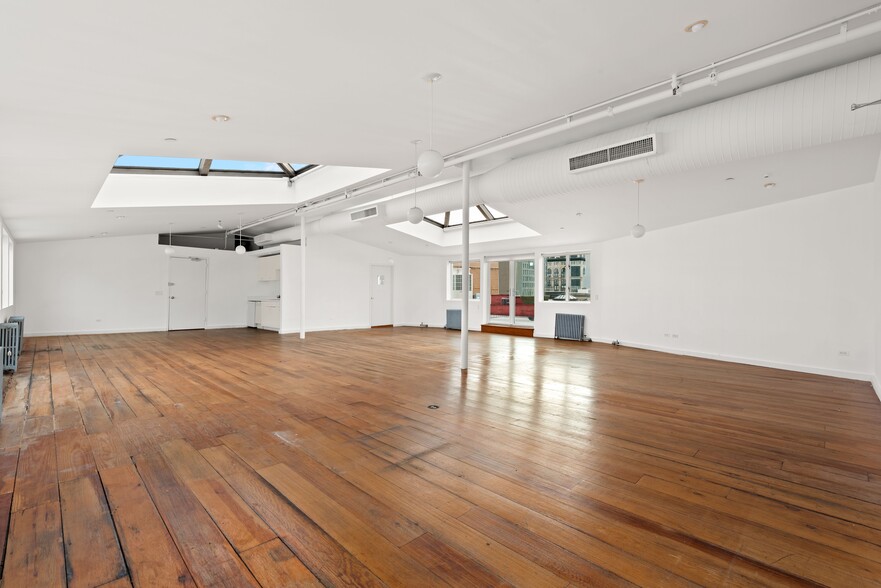 114-118 W 17th St, New York, NY for lease - Building Photo - Image 3 of 17