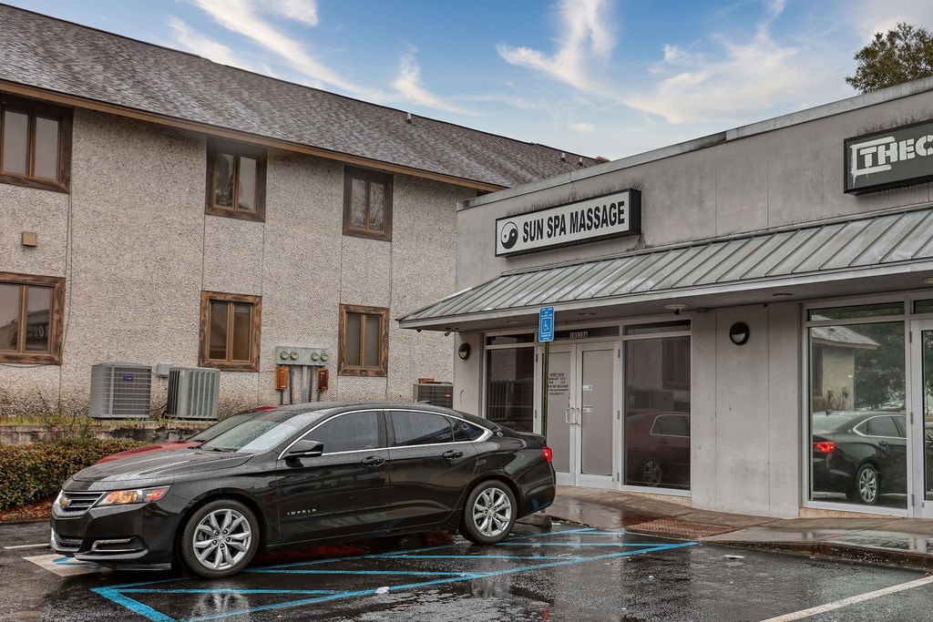 10510 Abercorn St, Savannah, GA for lease Building Photo- Image 1 of 4