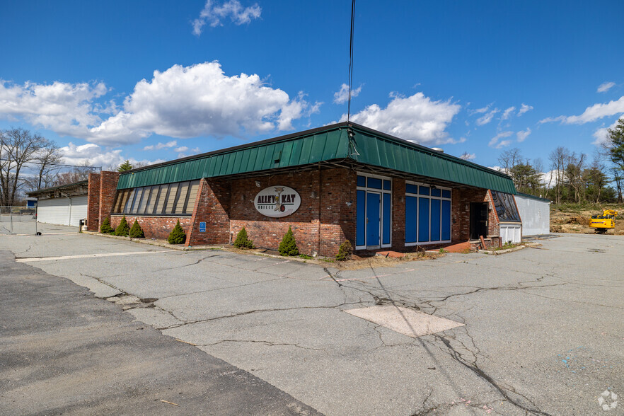 16 Rockingham Rd, Windham, NH for sale - Building Photo - Image 1 of 1