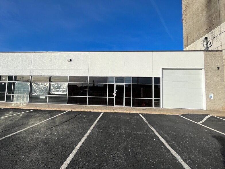 610 N National St, Springfield, MO for lease - Building Photo - Image 1 of 11