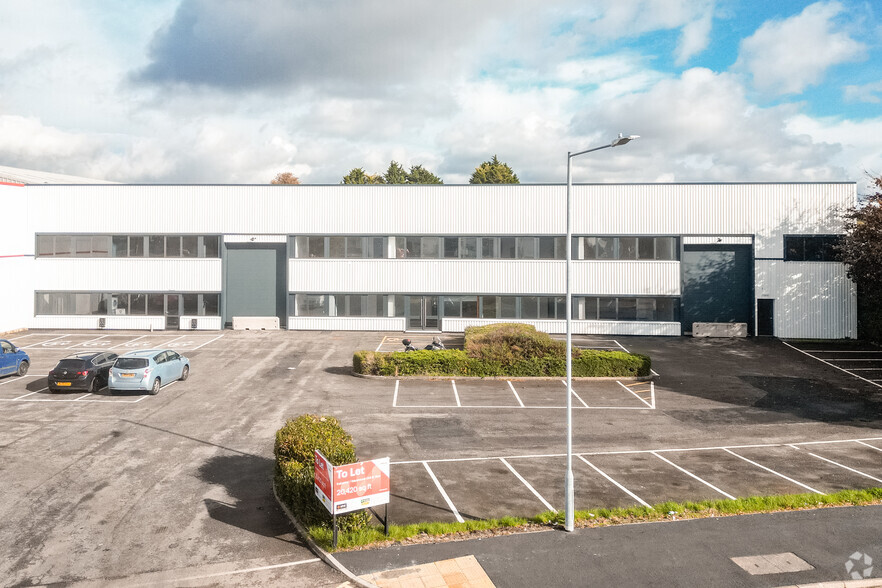 Portland Close, Dunstable for lease - Building Photo - Image 3 of 10