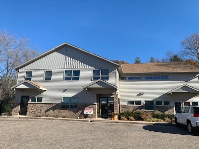 105 Pine Crest Ln, Iola, WI for sale - Primary Photo - Image 1 of 1