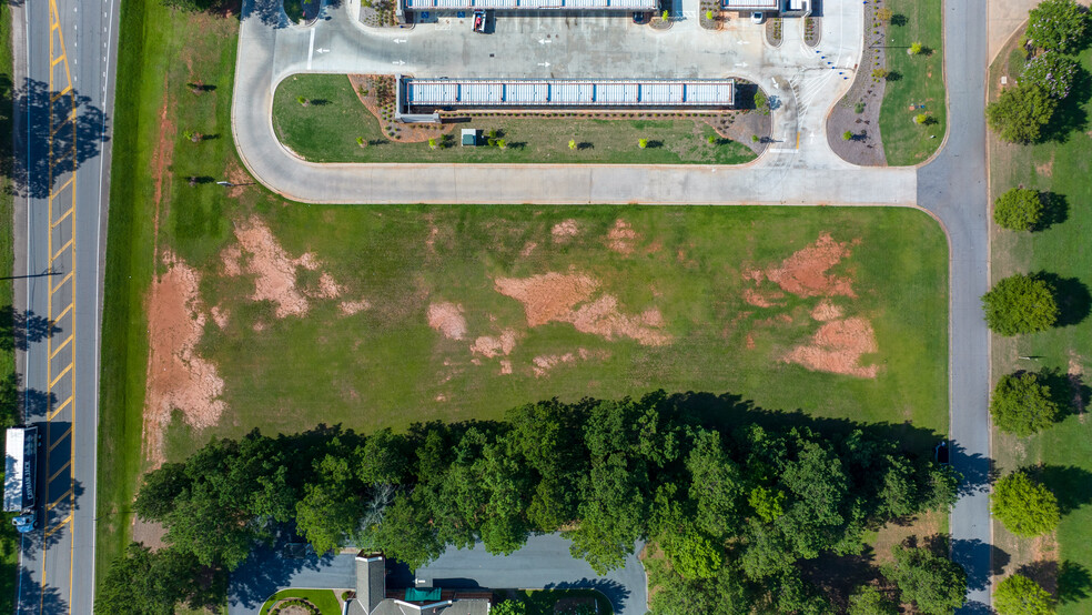 1.35 Acres Lake Oconee Pkwy, Greensboro, GA for sale - Aerial - Image 1 of 10