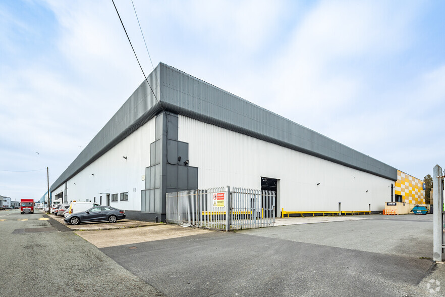 Triumph Way, Liverpool for lease - Building Photo - Image 3 of 6