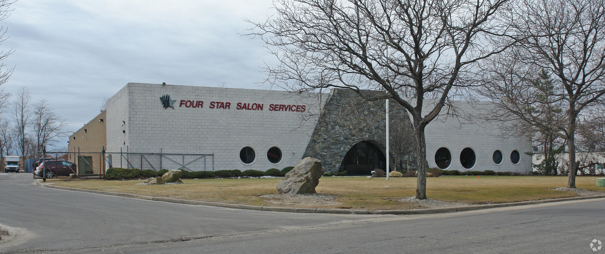 385 Oser Ave, Hauppauge, NY for sale Primary Photo- Image 1 of 1