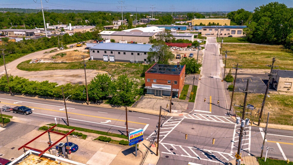 2198 Losantiville Ave, Cincinnati, OH for lease - Building Photo - Image 1 of 28