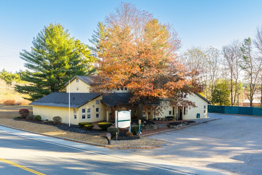 235 Daniel Webster Hwy, Merrimack, NH for lease - Building Photo - Image 1 of 4