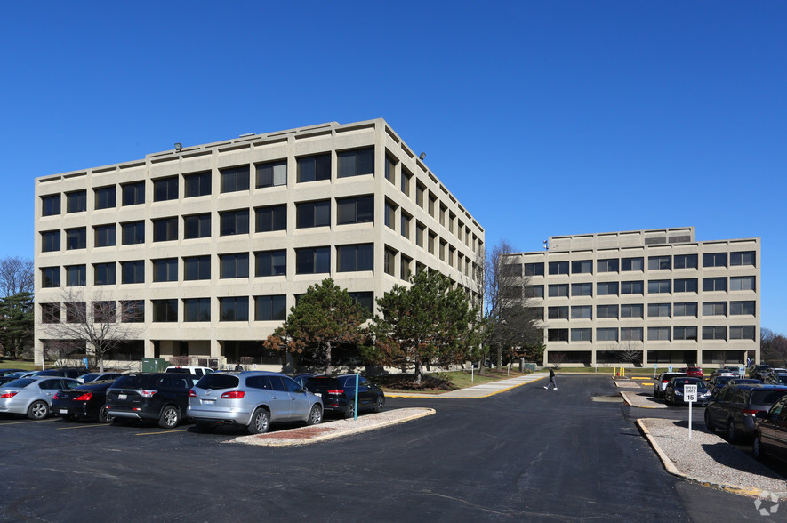 1821 Walden Office Sq, Schaumburg, IL for lease - Building Photo - Image 1 of 1