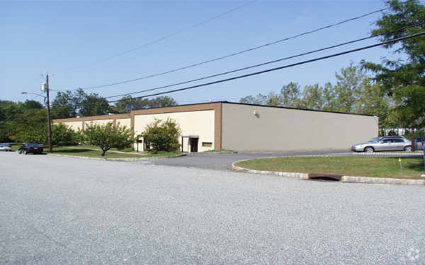 371 Little Falls Rd, Cedar Grove, NJ for lease - Building Photo - Image 1 of 2
