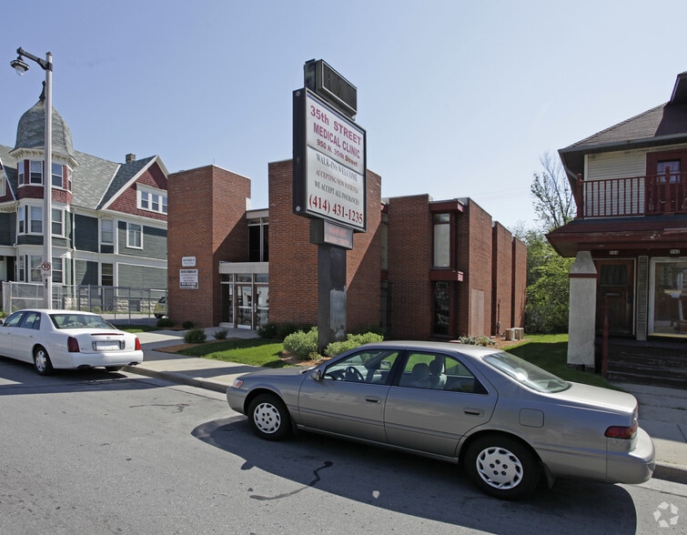 950 N 35th St, Milwaukee, WI for lease - Building Photo - Image 3 of 3