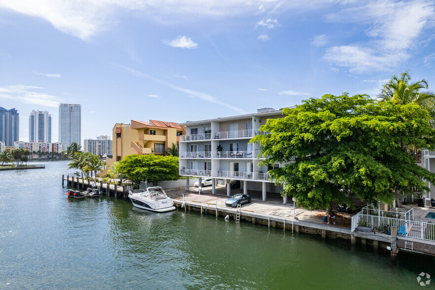 3967 NE 168th St, North Miami Beach, FL for sale - Primary Photo - Image 1 of 1