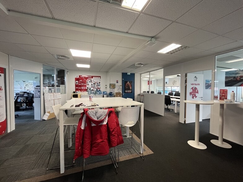Office in Mérignac for lease - Building Photo - Image 3 of 10