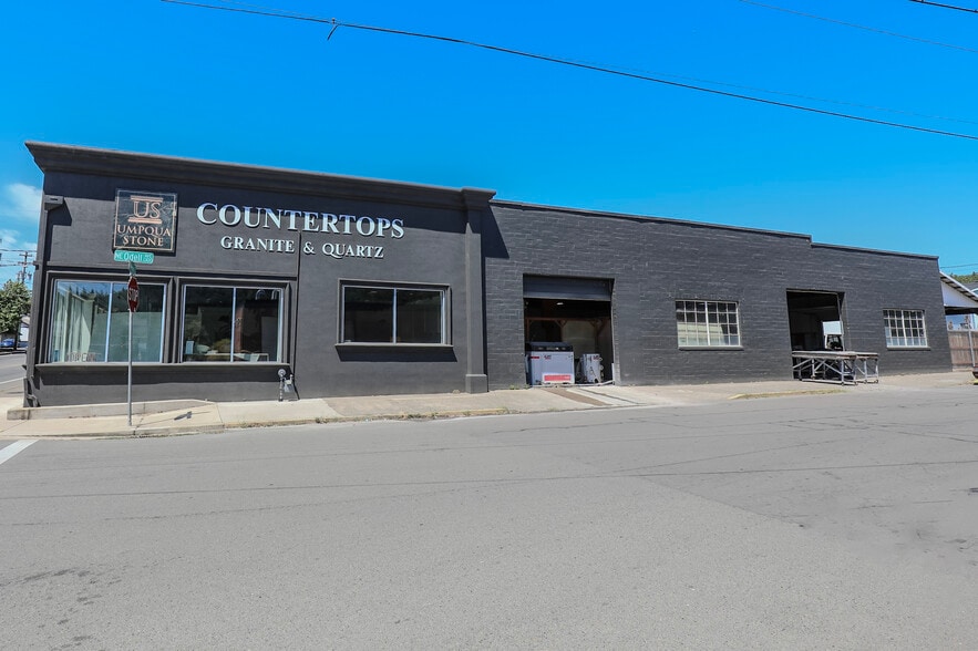 403 NE Winchester St, Roseburg, OR for sale - Building Photo - Image 2 of 35