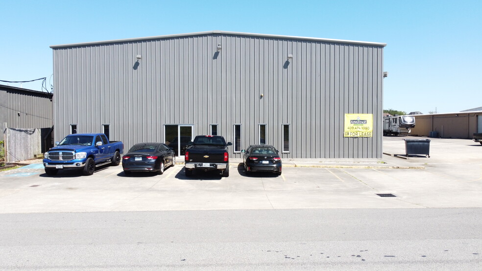 344 Twin City Hwy, Port Neches, TX for lease - Building Photo - Image 2 of 7