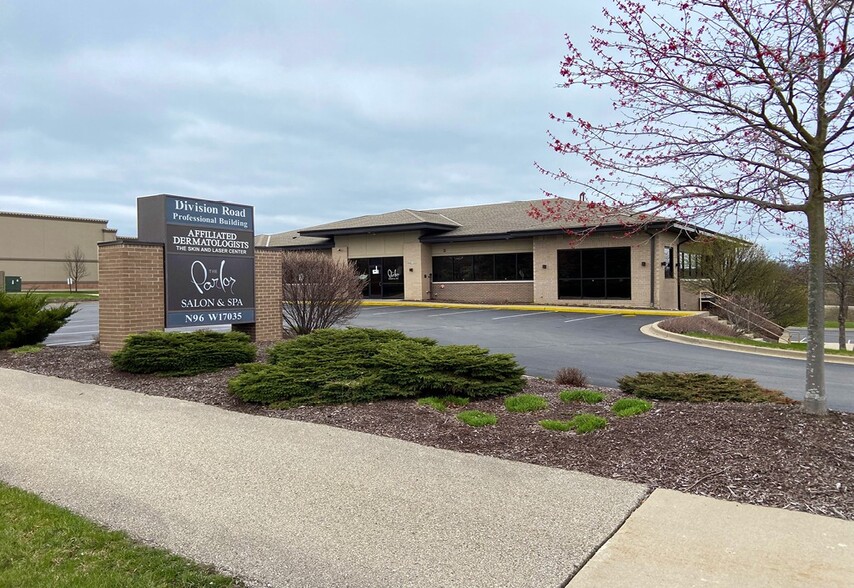 N96 W17035 Division Rd, Germantown, WI 53022