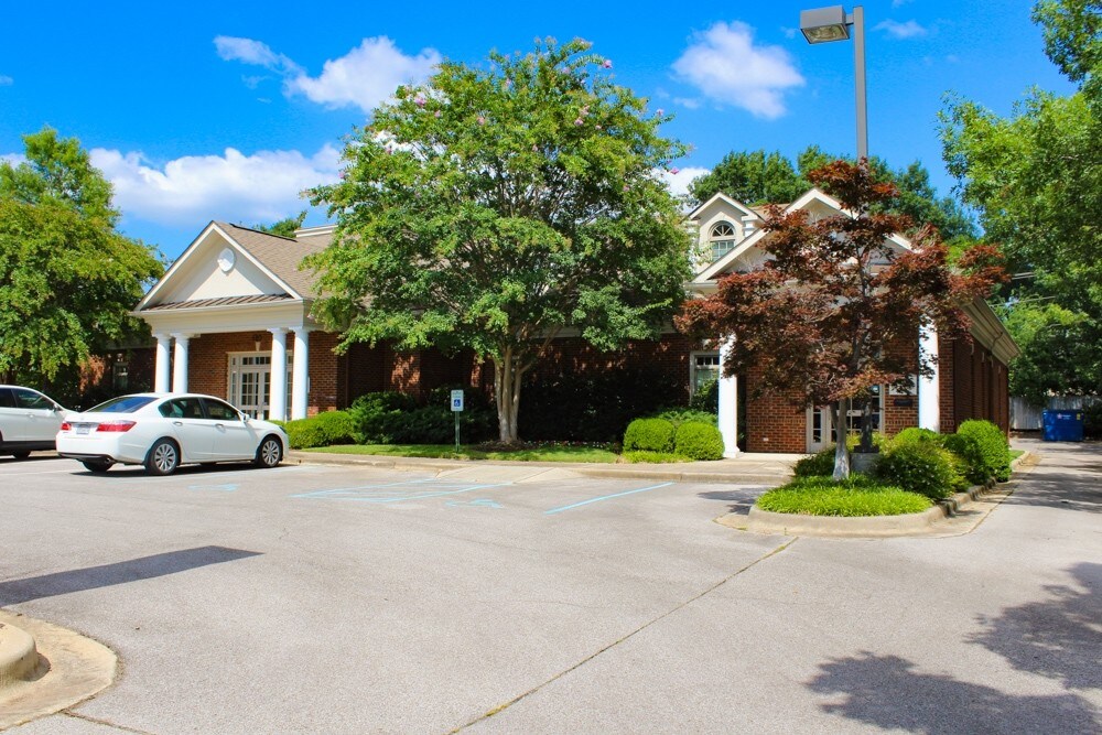 4031 Balmoral Dr, Huntsville, AL 35801