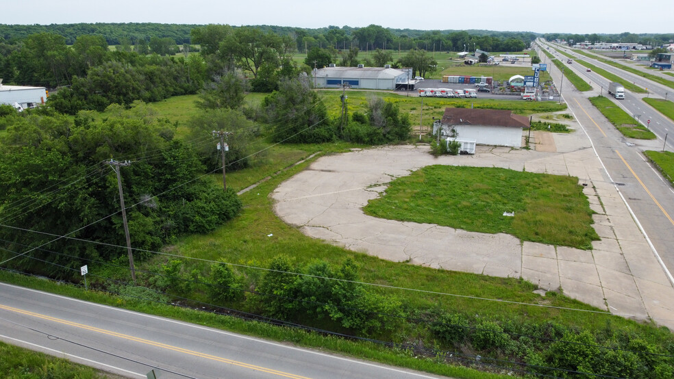 110 NE Us-24 Hwy, Topeka, KS for sale - Building Photo - Image 3 of 20