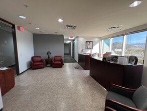 1726 Dolphin Av, Kelowna, BC for lease Interior Photo- Image 2 of 21