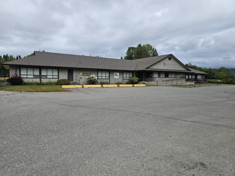 3120 Braun St, Terrace, BC for lease - Primary Photo - Image 1 of 27