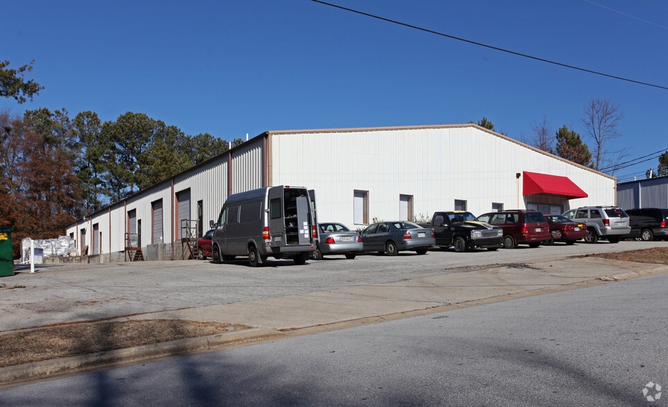 2584 Jeremiah Industrial Ct, Conyers, GA for sale - Primary Photo - Image 1 of 3