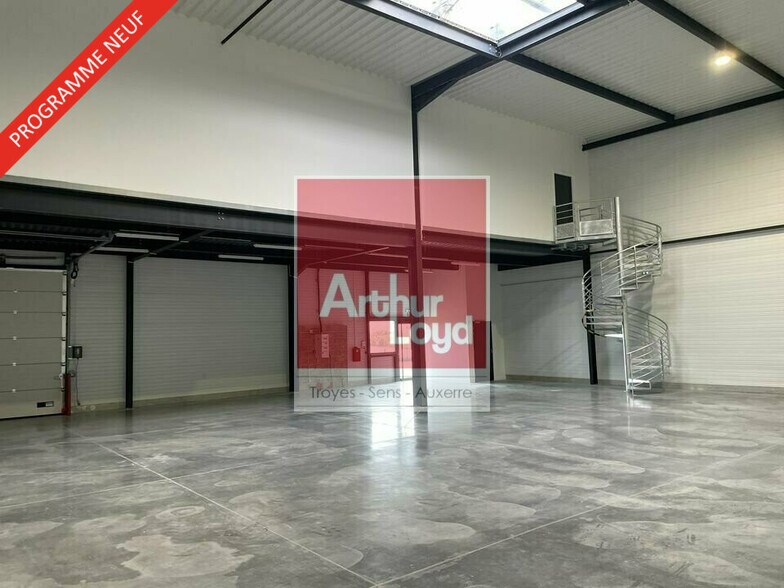 Industrial in Auxerre for lease - Building Photo - Image 1 of 5