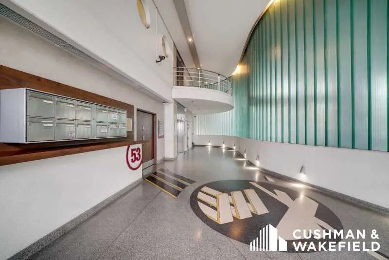 Office in Paris for lease Interior Photo- Image 1 of 13