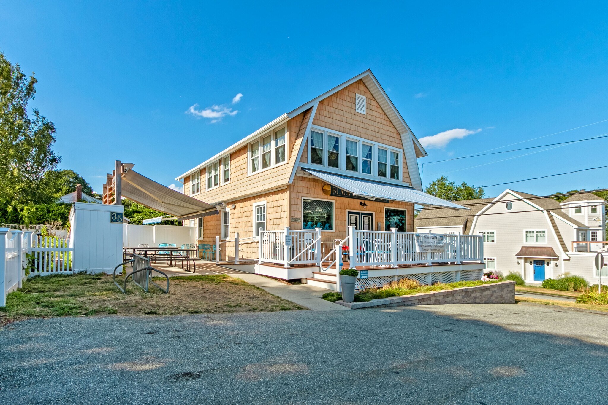 35 Nehantic Dr, Niantic, CT for sale Primary Photo- Image 1 of 1