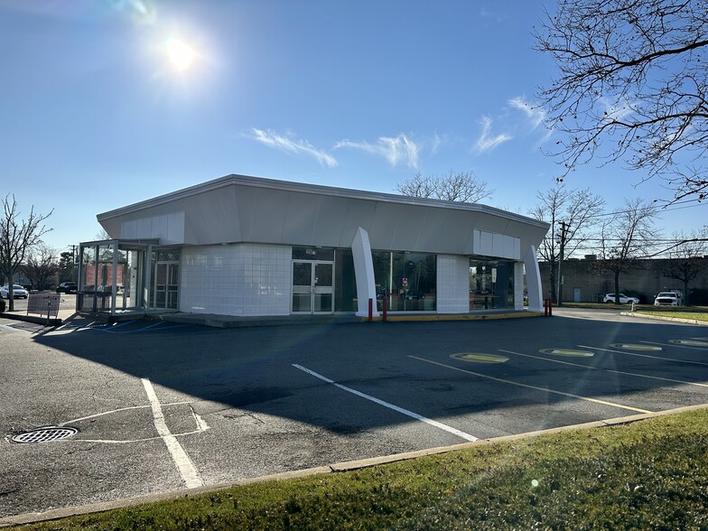 3850 Veterans Memorial Hwy, Bohemia, NY for lease - Building Photo - Image 1 of 35