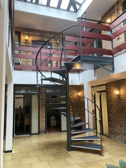 29 The Downs, Altrincham for lease - Building Photo - Image 2 of 7