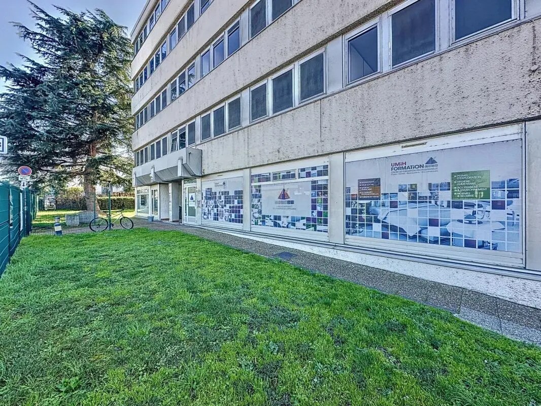 Office in Toulouse for sale Building Photo- Image 1 of 11