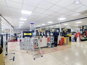 Retail in Saint-Maur-des-Fossés for lease Interior Photo- Image 1 of 32