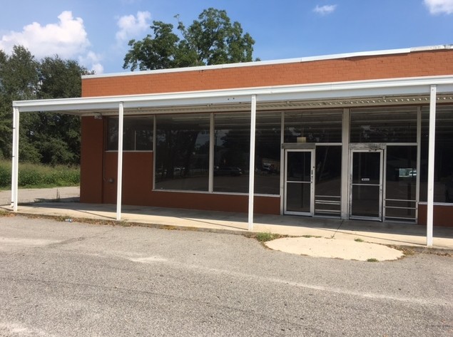 108 S Patterson St, Maxton, NC for lease - Building Photo - Image 1 of 5