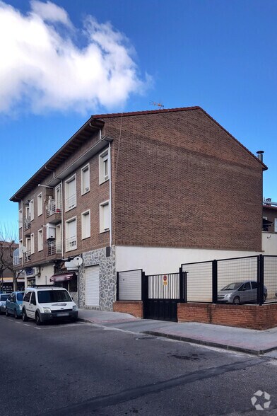 Retail in Azuqueca de Henares, Guadalajara for lease - Building Photo - Image 2 of 2